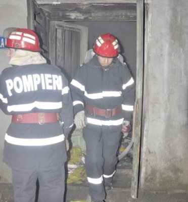 Două apartamente au ars, în Năvodari şi Constanţa